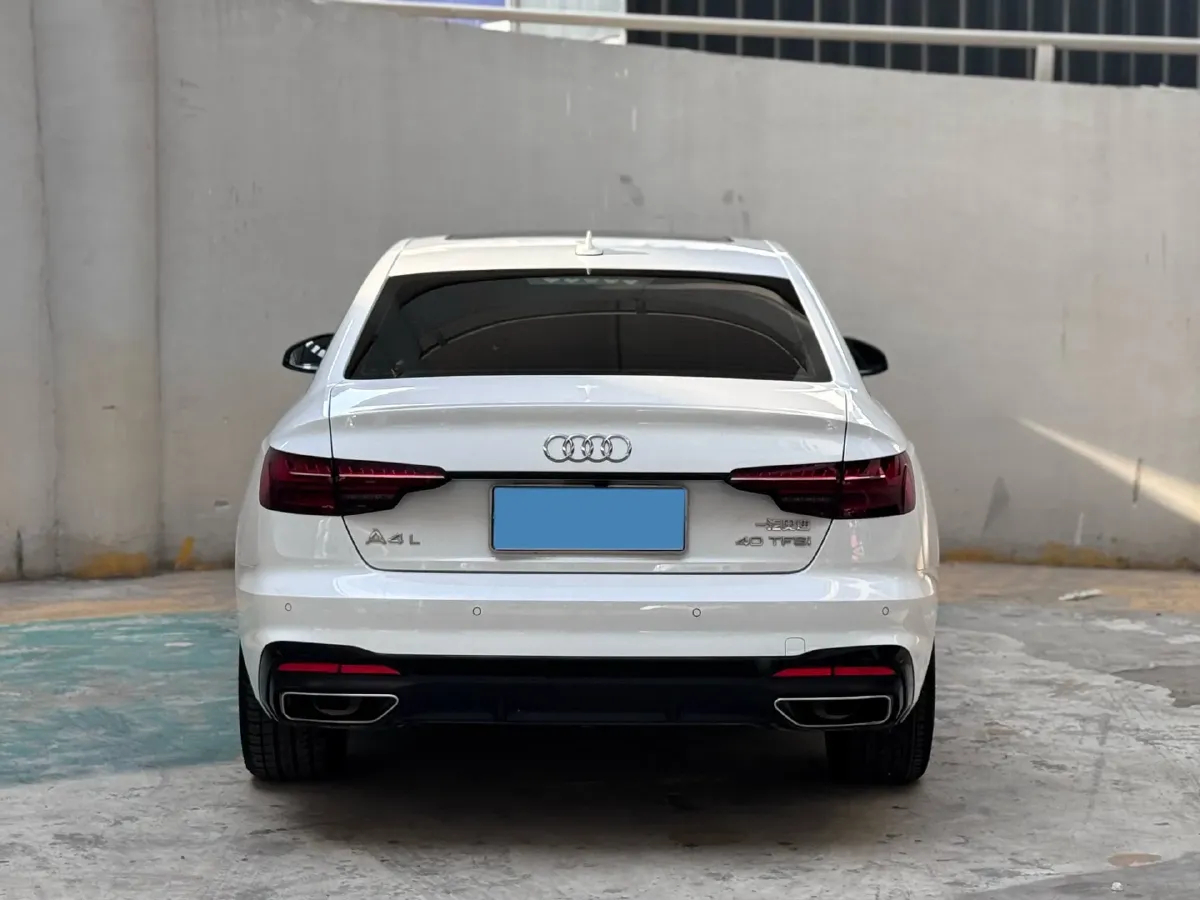 2024 Audi A4L 2.0T 190HP L4 7DCT,autocango,china used car exporter,china ev exporter,chinese used car exporter,chinese used ev exporter