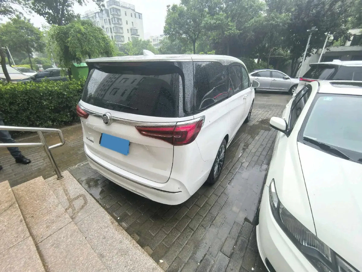 2022 Buick GL8 2.0T 237HP L4 9AT,autocango,china used car exporter,china ev exporter,chinese used car exporter,chinese used ev exporter