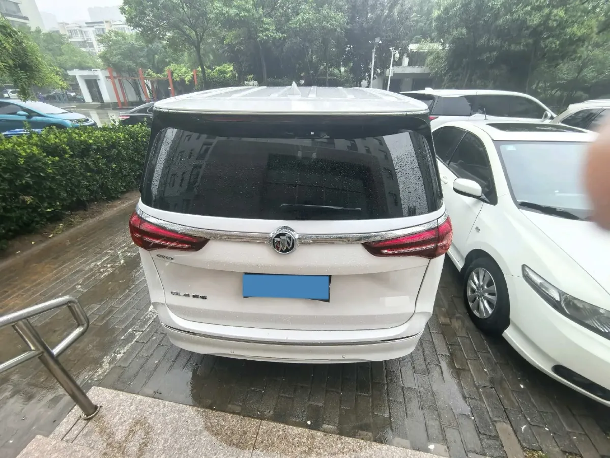 2022 Buick GL8 2.0T 237HP L4 9AT,autocango,china used car exporter,china ev exporter,chinese used car exporter,chinese used ev exporter