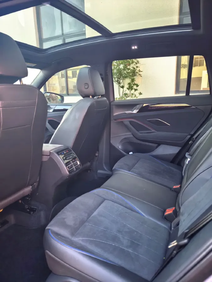 2024 Volkswagen Tiguan L 2.0T 220HP L4 7DCT,autocango,china used car exporter,china ev exporter,chinese used car exporter,chinese used ev exporter