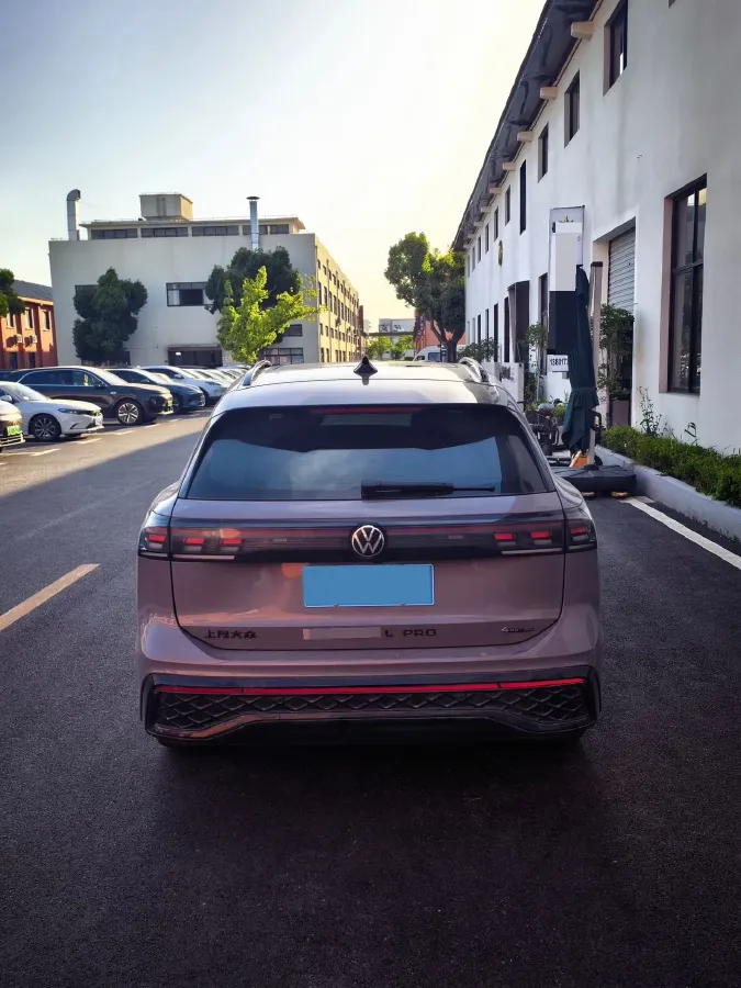 2024 Volkswagen Tiguan L 2.0T 220HP L4 7DCT,autocango,china used car exporter,china ev exporter,chinese used car exporter,chinese used ev exporter
