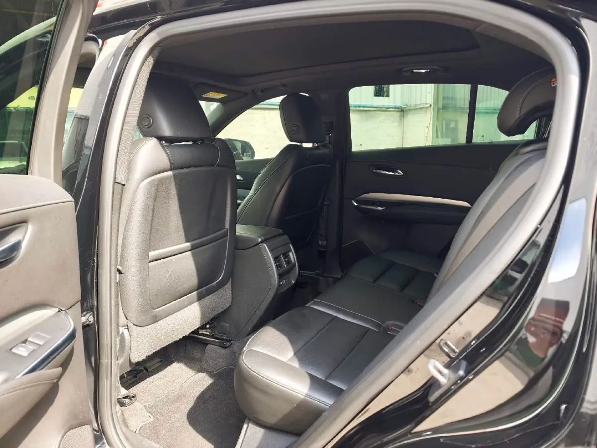 2021 Cadillac XT4 2.0T 237HP L4 9AT,autocango,china used car exporter,china ev exporter,chinese used car exporter,chinese used ev exporter