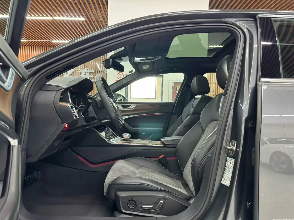 2023 Audi A6L 2.0T 245HP L4 7DCT,autocango,china used car exporter,china ev exporter,chinese used car exporter,chinese used ev exporter