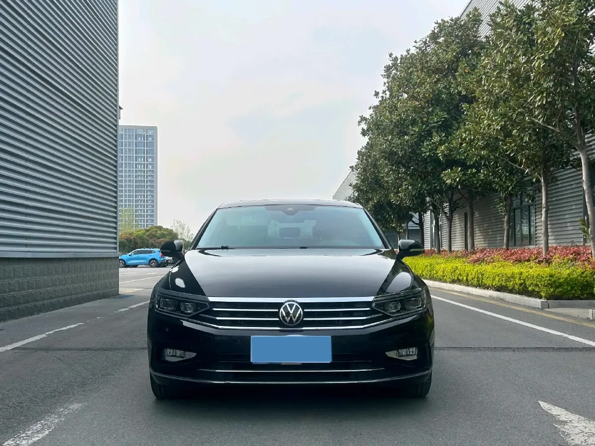 2020 Volkswagen Magotan 2.0T 220HP L4 7DCT,autocango,china used car exporter,china ev exporter,chinese used car exporter,chinese used ev exporter