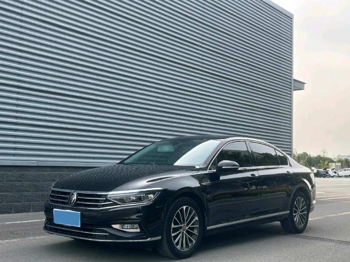 2020 Volkswagen Magotan 2.0T 220HP L4 7DCT,autocango,china used car exporter,china ev exporter,chinese used car exporter,chinese used ev exporter