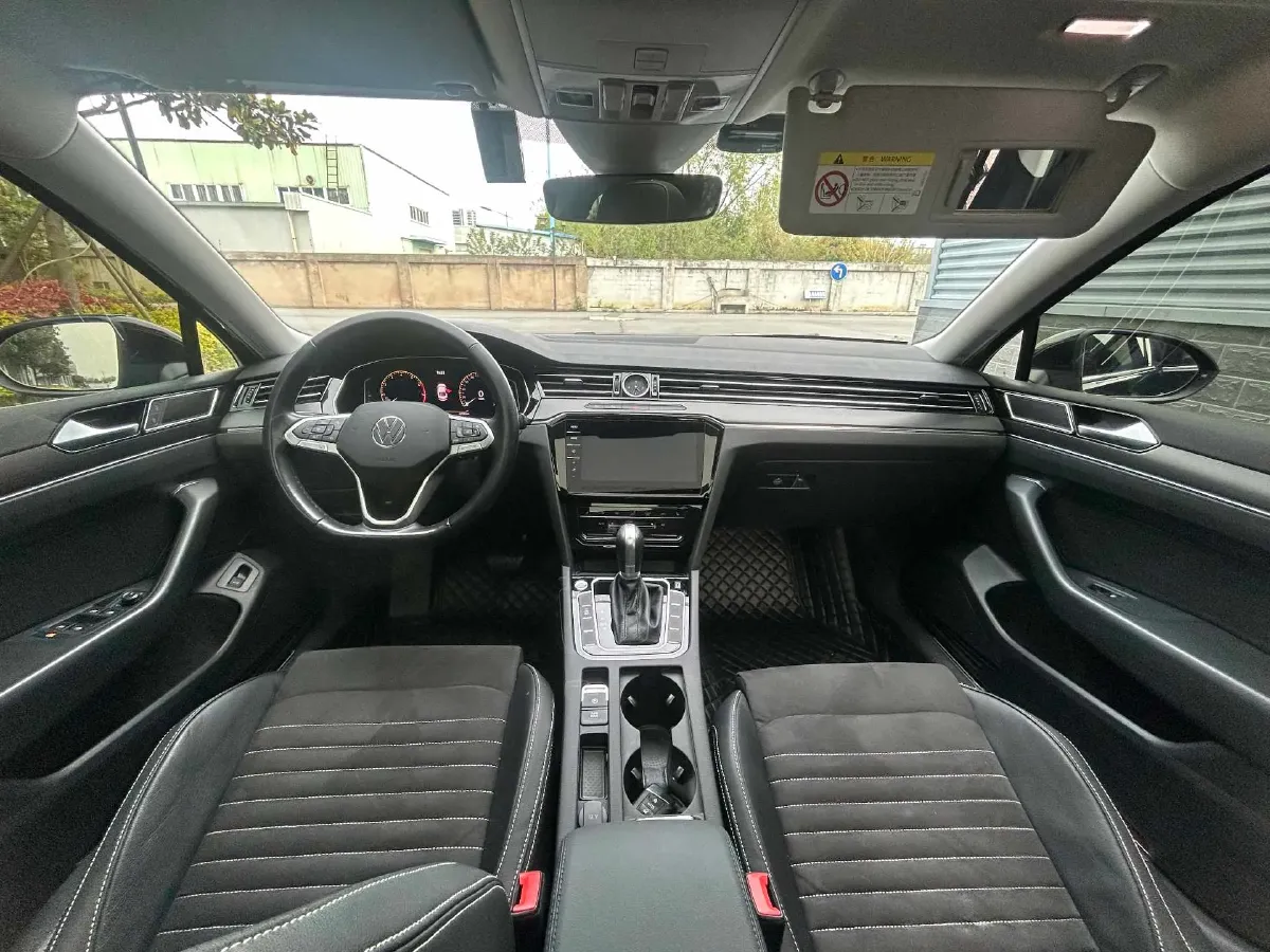2020 Volkswagen Magotan 2.0T 220HP L4 7DCT,autocango,china used car exporter,china ev exporter,chinese used car exporter,chinese used ev exporter