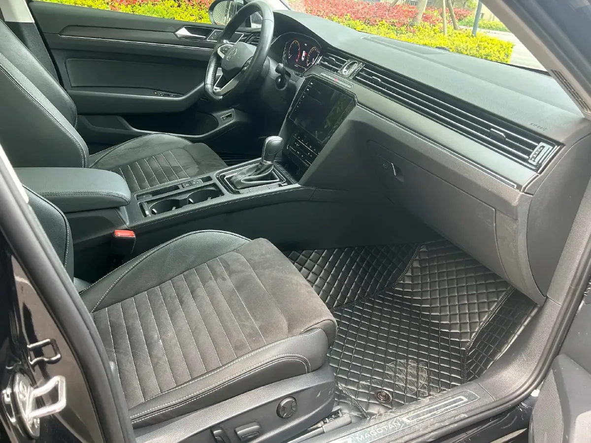 2020 Volkswagen Magotan 2.0T 220HP L4 7DCT,autocango,china used car exporter,china ev exporter,chinese used car exporter,chinese used ev exporter