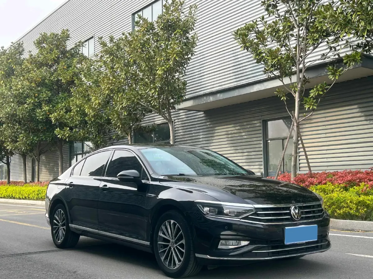 2020 Volkswagen Magotan 2.0T 220HP L4 7DCT,autocango,china used car exporter,china ev exporter,chinese used car exporter,chinese used ev exporter