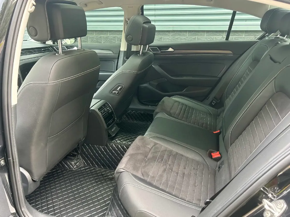 2020 Volkswagen Magotan 2.0T 220HP L4 7DCT,autocango,china used car exporter,china ev exporter,chinese used car exporter,chinese used ev exporter