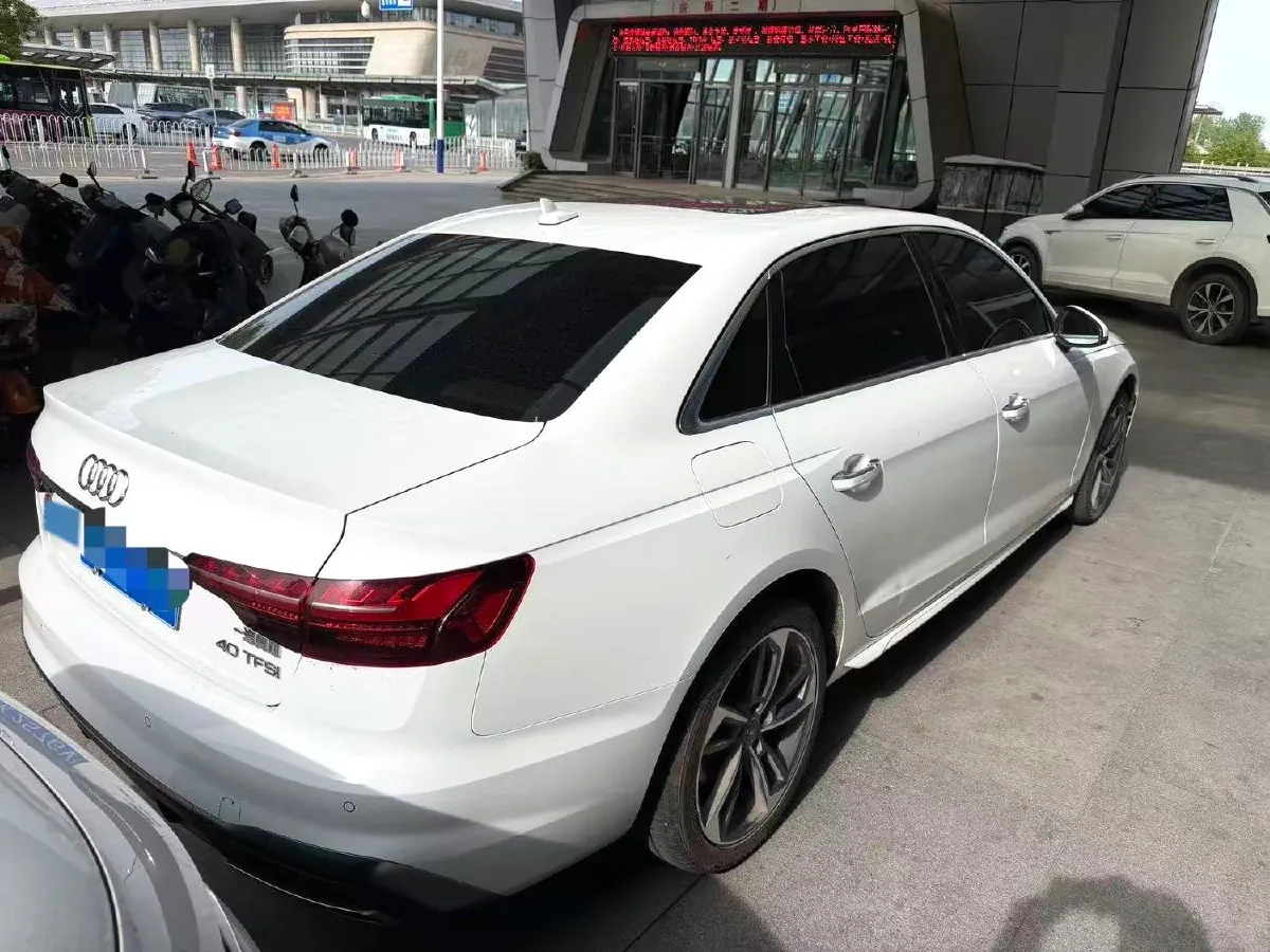 2022 Audi A4L 2.0T 190HP L4 7DCT,autocango,china used car exporter,china ev exporter,chinese used car exporter,chinese used ev exporter