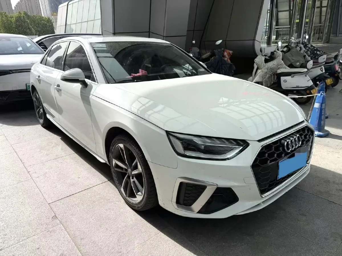 2022 Audi A4L 2.0T 190HP L4 7DCT,autocango,china used car exporter,china ev exporter,chinese used car exporter,chinese used ev exporter