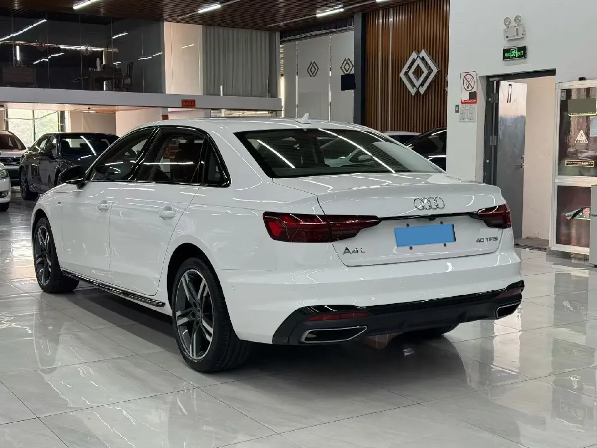 2023 Audi A4L 2.0T 190HP L4 7DCT,autocango,china used car exporter,china ev exporter,chinese used car exporter,chinese used ev exporter
