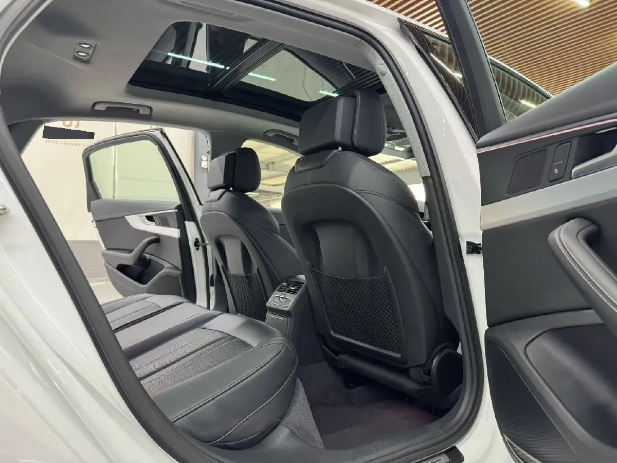 2023 Audi A4L 2.0T 190HP L4 7DCT,autocango,china used car exporter,china ev exporter,chinese used car exporter,chinese used ev exporter