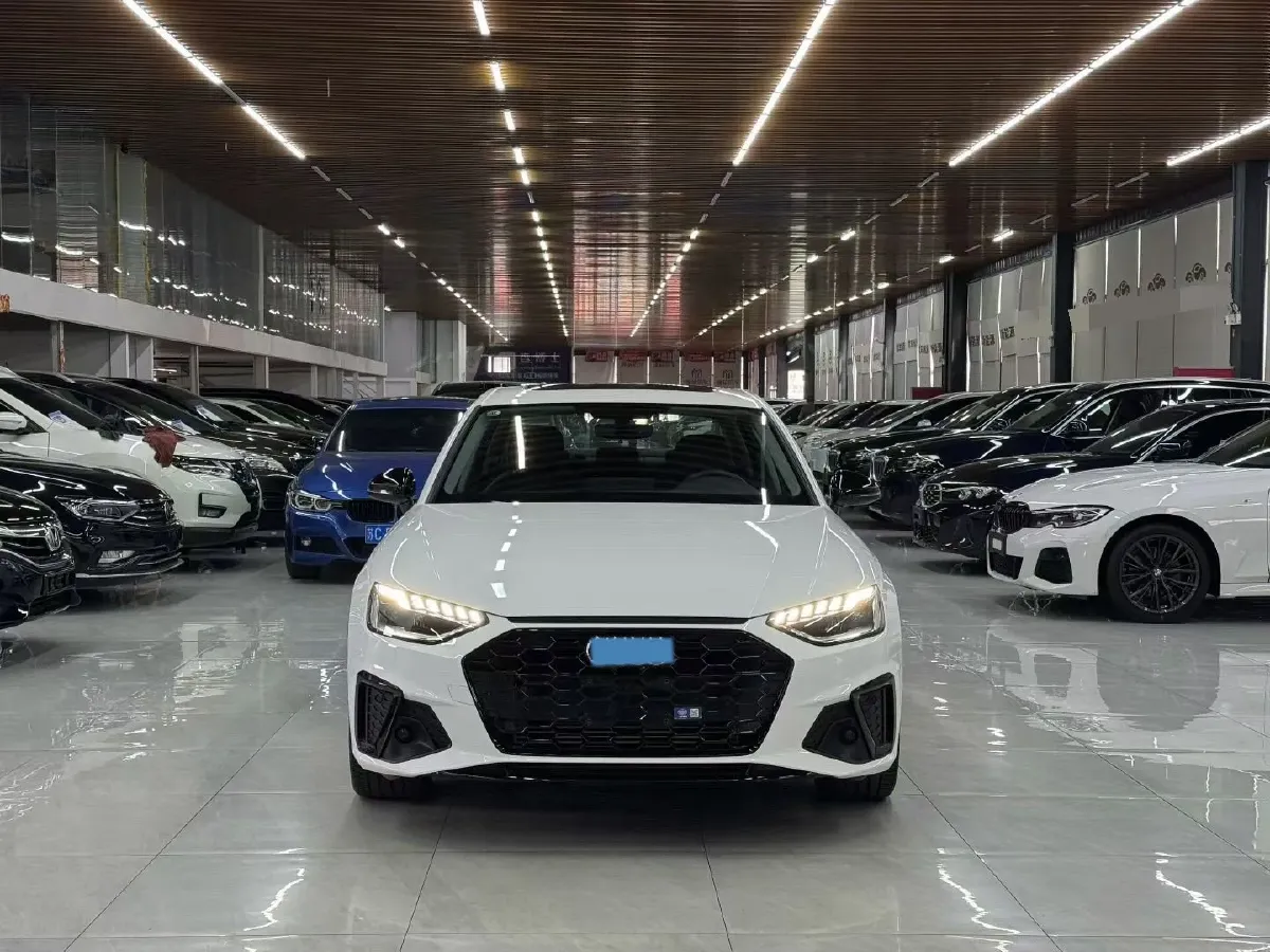 2023 Audi A4L 2.0T 190HP L4 7DCT,autocango,china used car exporter,china ev exporter,chinese used car exporter,chinese used ev exporter