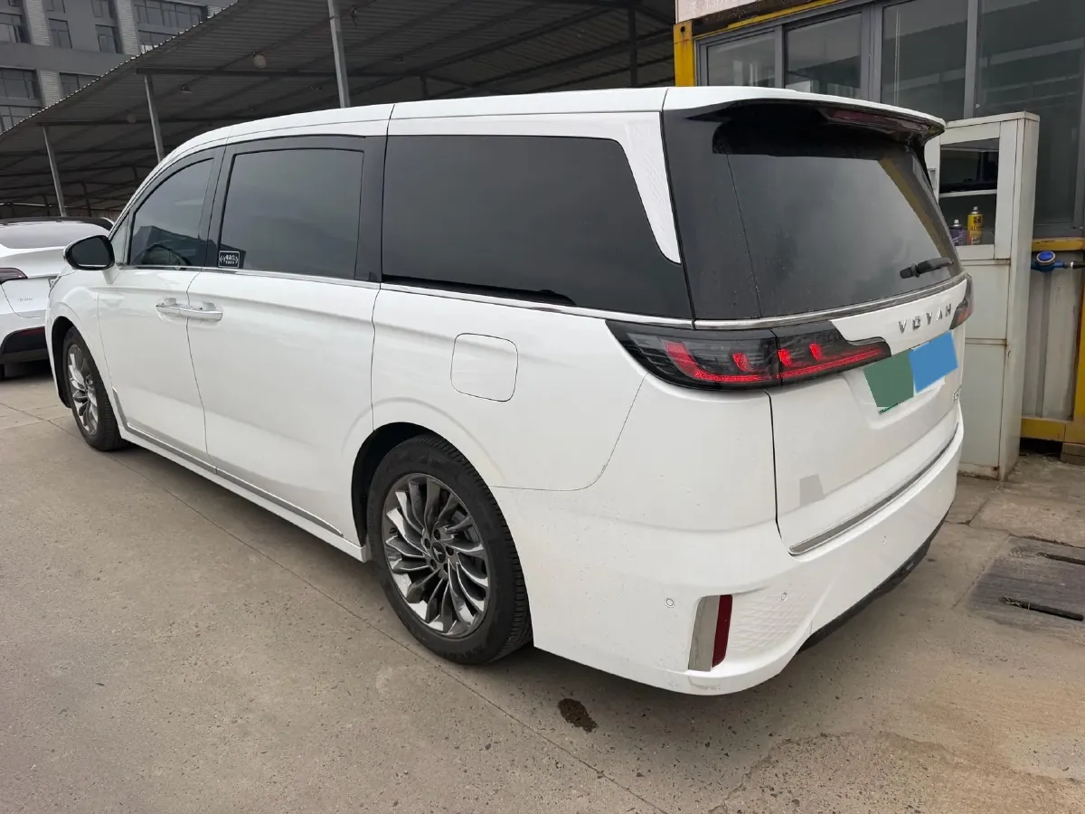 2022 Voyah Dream 1.5T 136HP L4 PHEV 25.57KWH,autocango,china used car exporter,china ev exporter,chinese used car exporter,chinese used ev exporter