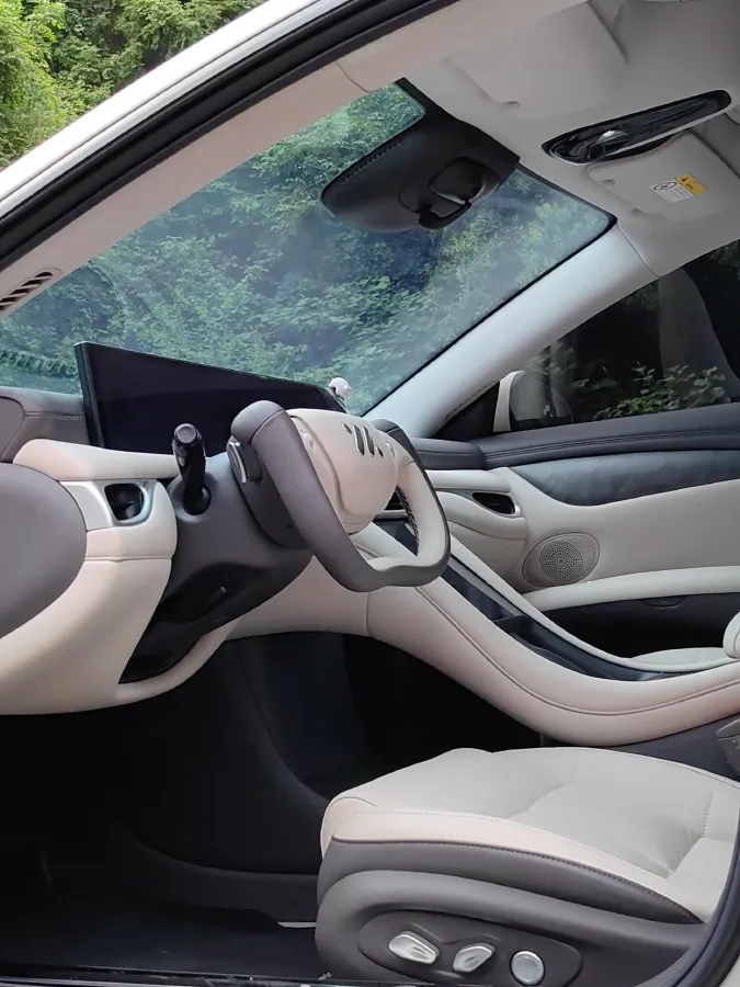 2024 IM L6 BEV 75KWH,autocango,china used car exporter,china ev exporter,chinese used car exporter,chinese used ev exporter