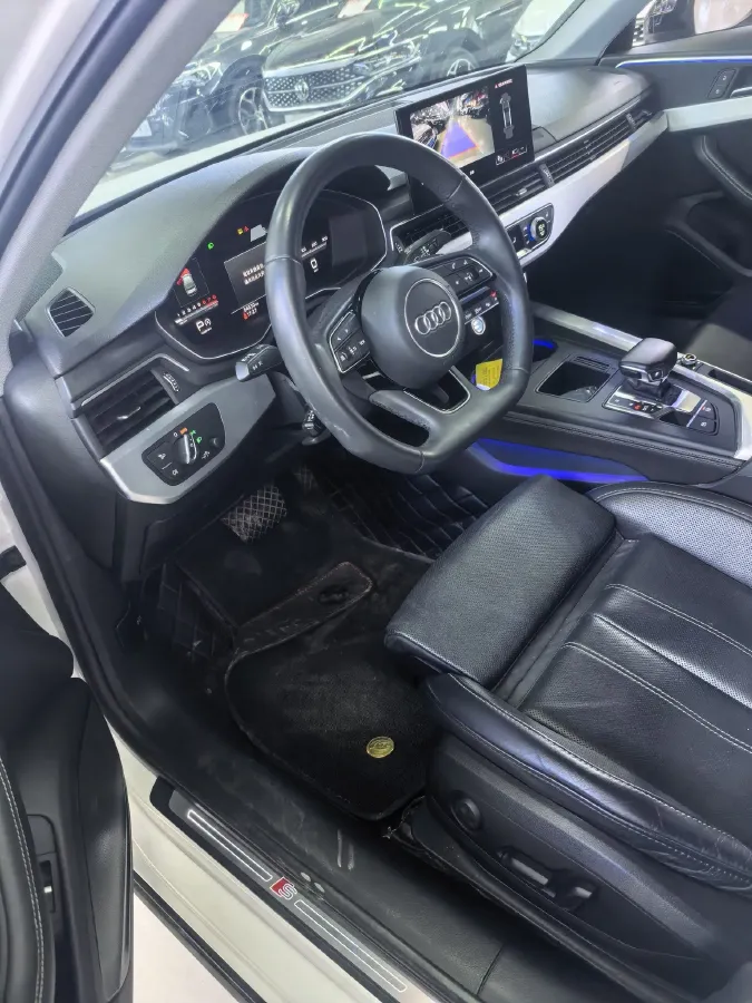 2022 Audi A4L 2.0T 190HP L4 7DCT,autocango,china used car exporter,china ev exporter,chinese used car exporter,chinese used ev exporter