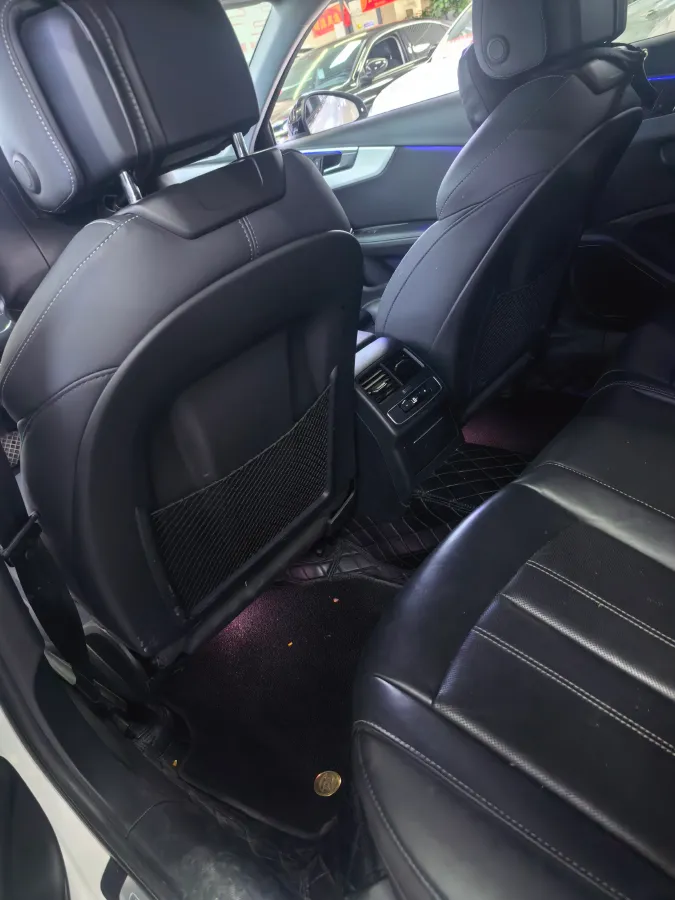 2022 Audi A4L 2.0T 190HP L4 7DCT,autocango,china used car exporter,china ev exporter,chinese used car exporter,chinese used ev exporter
