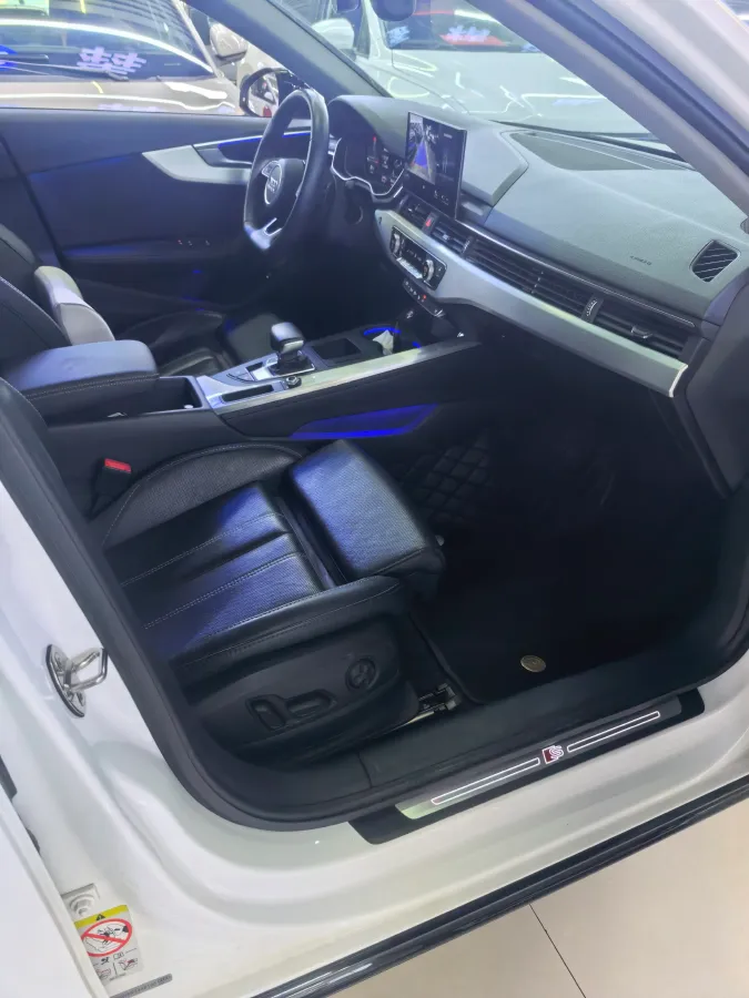 2022 Audi A4L 2.0T 190HP L4 7DCT,autocango,china used car exporter,china ev exporter,chinese used car exporter,chinese used ev exporter