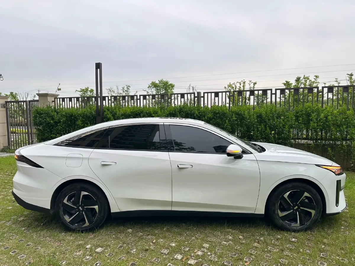 2023 Geely Galaxy L6 1.5T 163HP L4 3DHT PHEV,autocango,china used car exporter,china ev exporter,chinese used car exporter,chinese used ev exporter