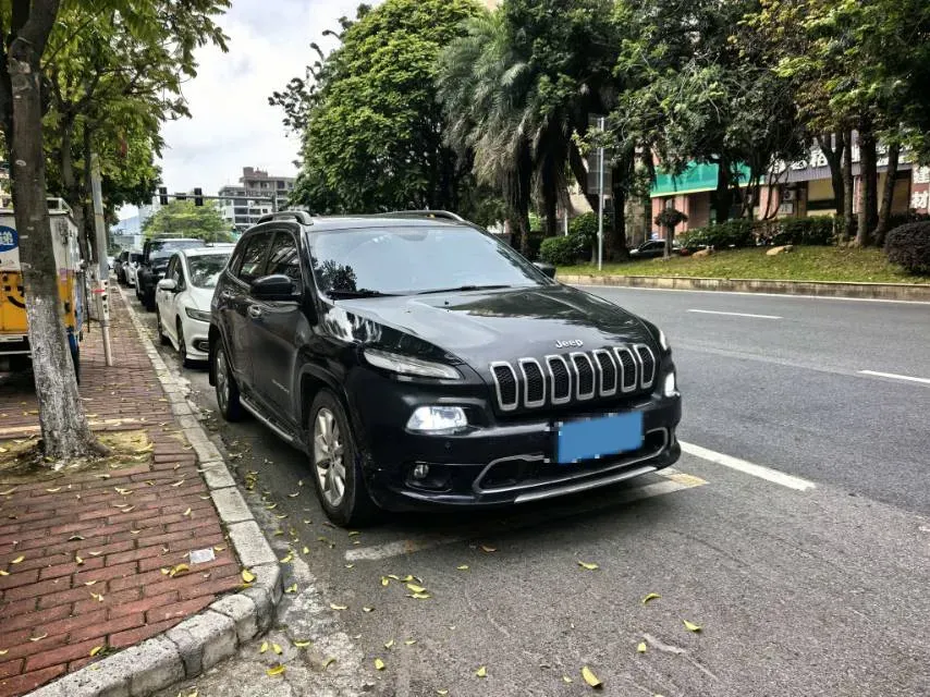 2017 Jeep Cherokee 2.4L 175HP L4 9AT,autocango,china used car exporter,china ev exporter,chinese used car exporter,chinese used ev exporter