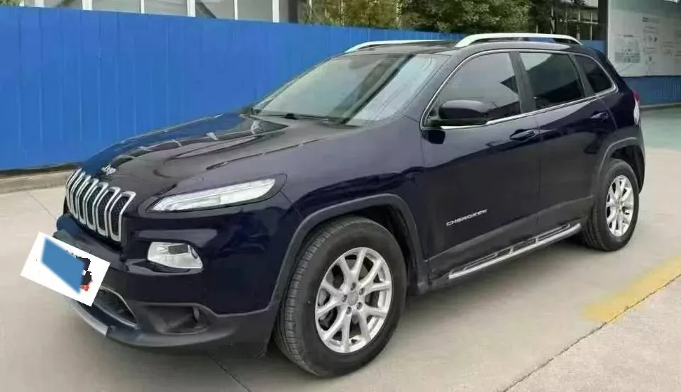 2017 Jeep Cherokee 2.4L 175HP L4 9AT,autocango,china used car exporter,china ev exporter,chinese used car exporter,chinese used ev exporter
