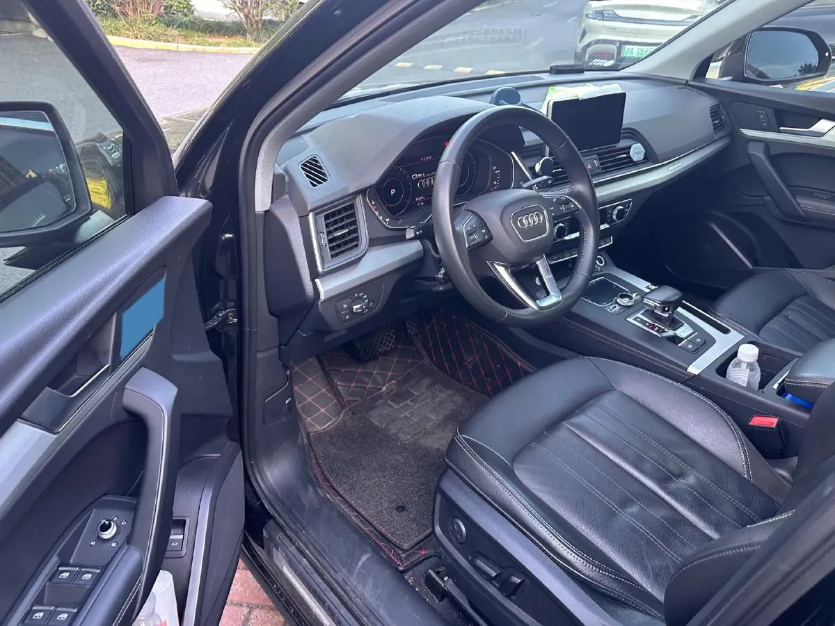 2020 Audi Q5L 2.0T 190HP L4 7DCT,autocango,china used car exporter,china ev exporter,chinese used car exporter,chinese used ev exporter
