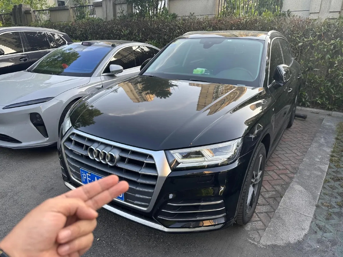 2020 Audi Q5L 2.0T 190HP L4 7DCT,autocango,china used car exporter,china ev exporter,chinese used car exporter,chinese used ev exporter
