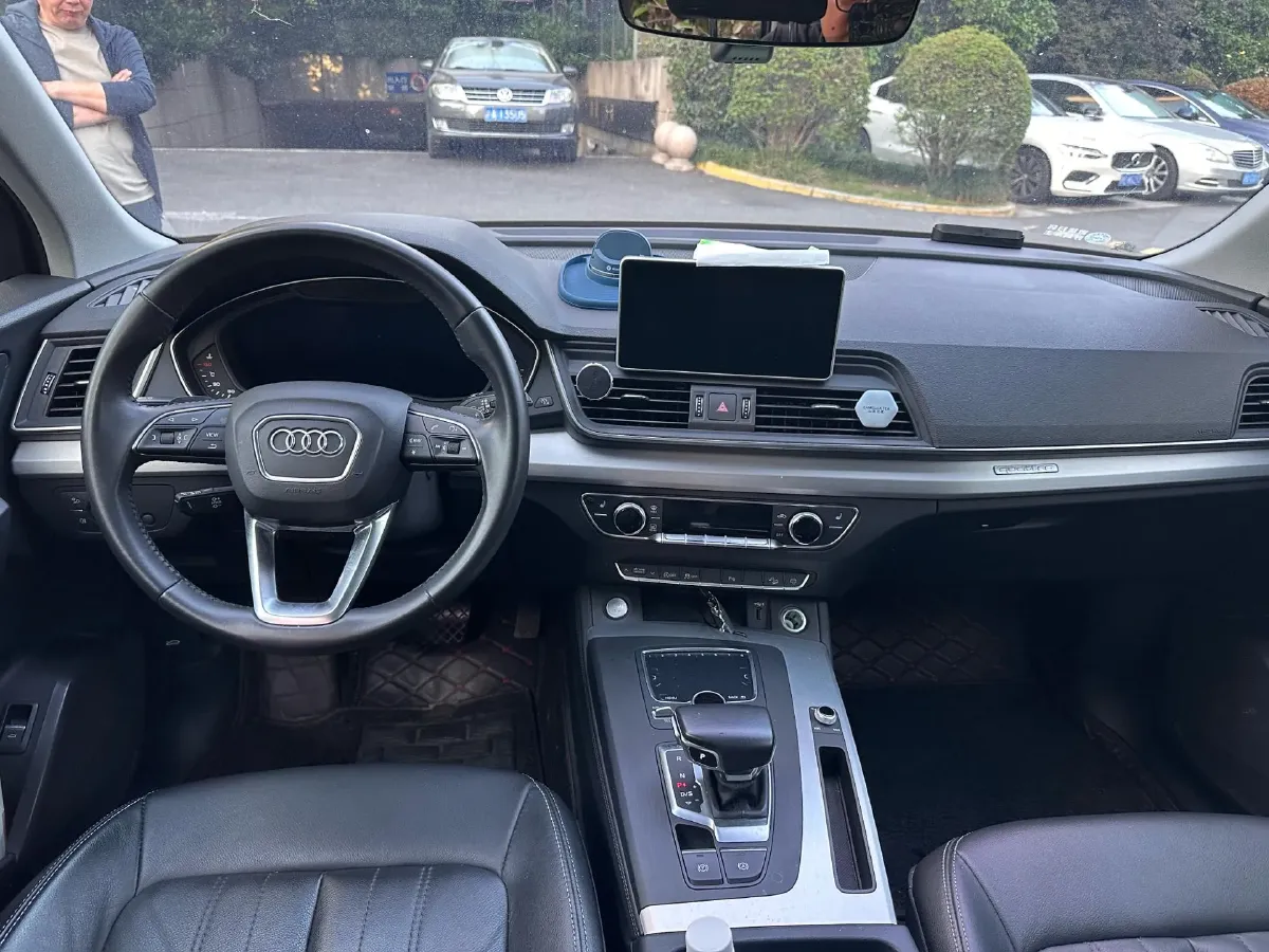 2020 Audi Q5L 2.0T 190HP L4 7DCT,autocango,china used car exporter,china ev exporter,chinese used car exporter,chinese used ev exporter