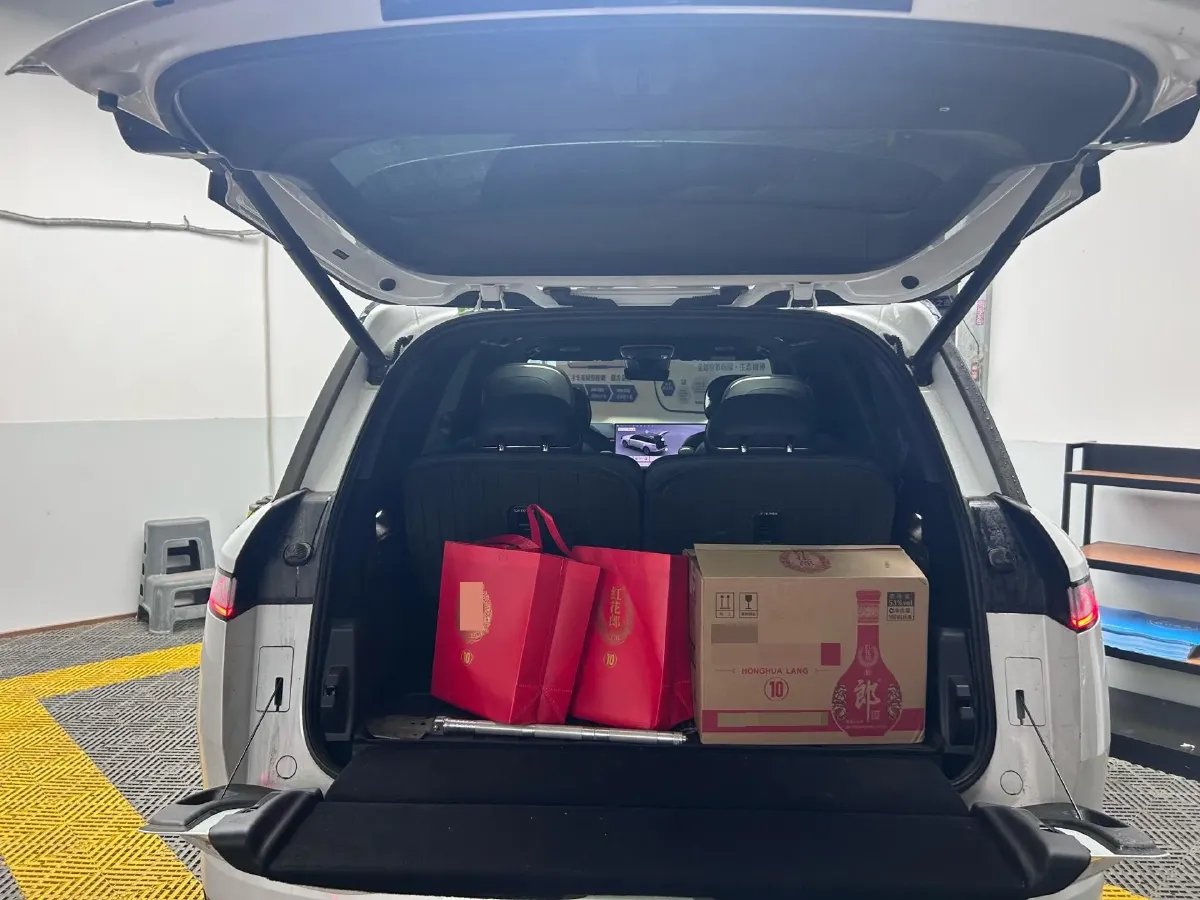 2025 LYNK&CO 900 2.0T 254HP L4 3DHT PHEV,autocango,china used car exporter,china ev exporter,chinese used car exporter,chinese used ev exporter