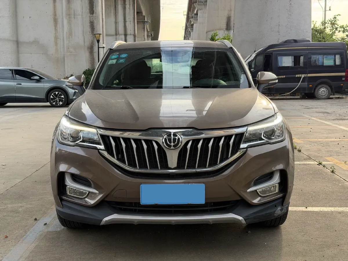2018 Brilliance Auto V6 1.5T 150HP L4 6MT,autocango,china used car exporter,china ev exporter,chinese used car exporter,chinese used ev exporter