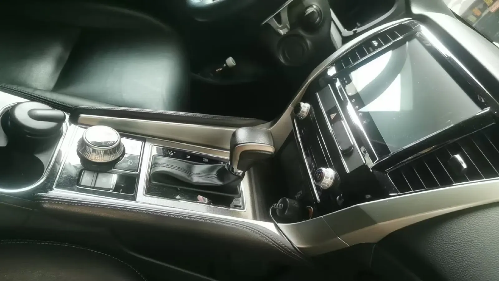 2020 Mitsubishi Pajero 3.0L 209HP V6 8AT,autocango,china used car exporter,china ev exporter,chinese used car exporter,chinese used ev exporter