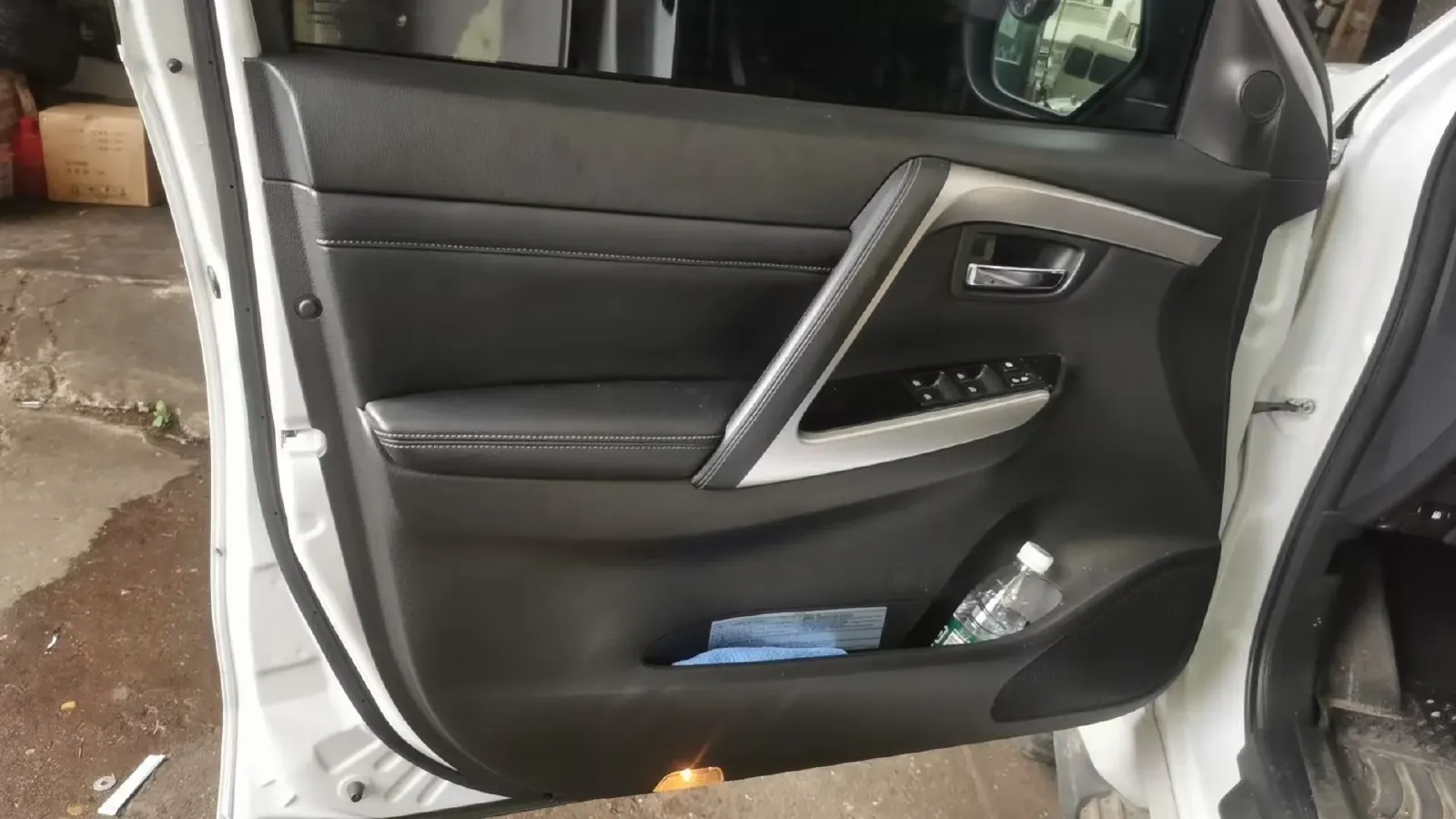 2020 Mitsubishi Pajero 3.0L 209HP V6 8AT,autocango,china used car exporter,china ev exporter,chinese used car exporter,chinese used ev exporter