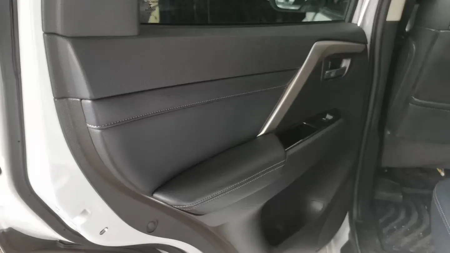 2020 Mitsubishi Pajero 3.0L 209HP V6 8AT,autocango,china used car exporter,china ev exporter,chinese used car exporter,chinese used ev exporter