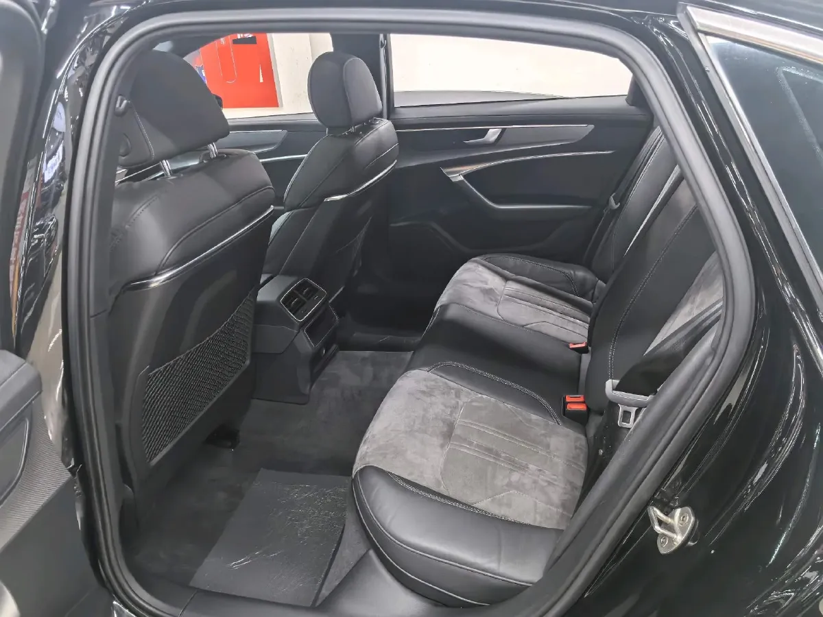 2021 Audi A6L 2.0T 190HP L4 7DCT,autocango,china used car exporter,china ev exporter,chinese used car exporter,chinese used ev exporter