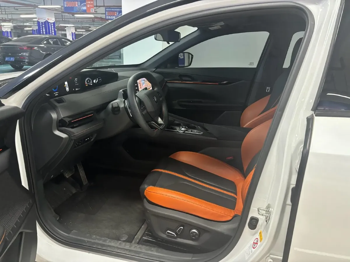 2024 ChangAn UNI-V 1.5T 188HP L4 7DCT,autocango,china used car exporter,china ev exporter,chinese used car exporter,chinese used ev exporter