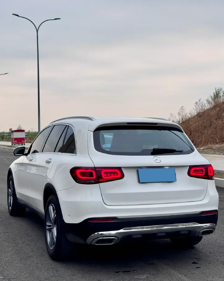 2021 Mercedes-Benz GLC Class 2.0T 197HP L4 9AT,autocango,china used car exporter,china ev exporter,chinese used car exporter,chinese used ev exporter
