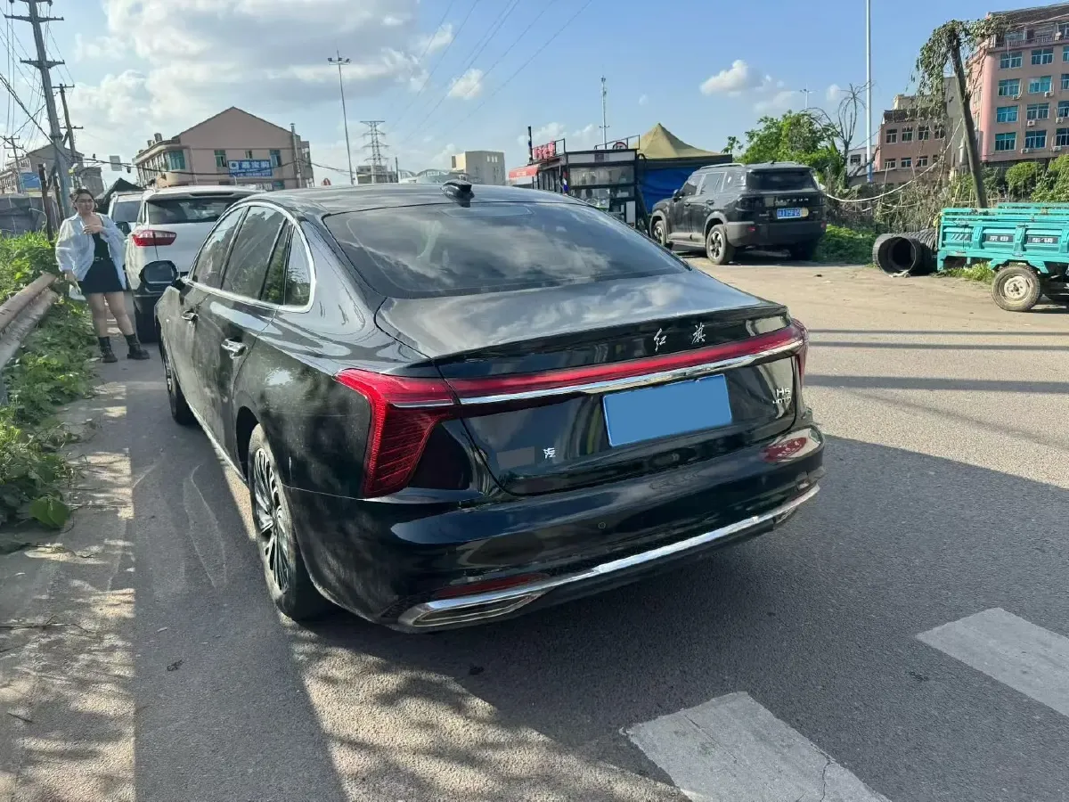 2023 HongQi H5 2.0T 224HP L4 8AT,autocango,china used car exporter,china ev exporter,chinese used car exporter,chinese used ev exporter