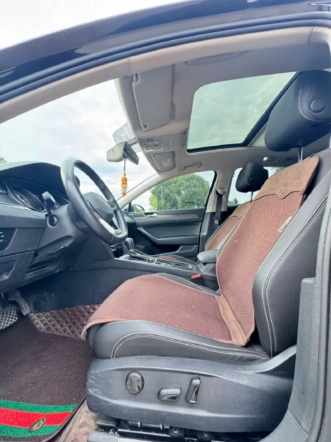 2023 Volkswagen Magotan 2.0T 186HP L4 7DCT,autocango,china used car exporter,china ev exporter,chinese used car exporter,chinese used ev exporter