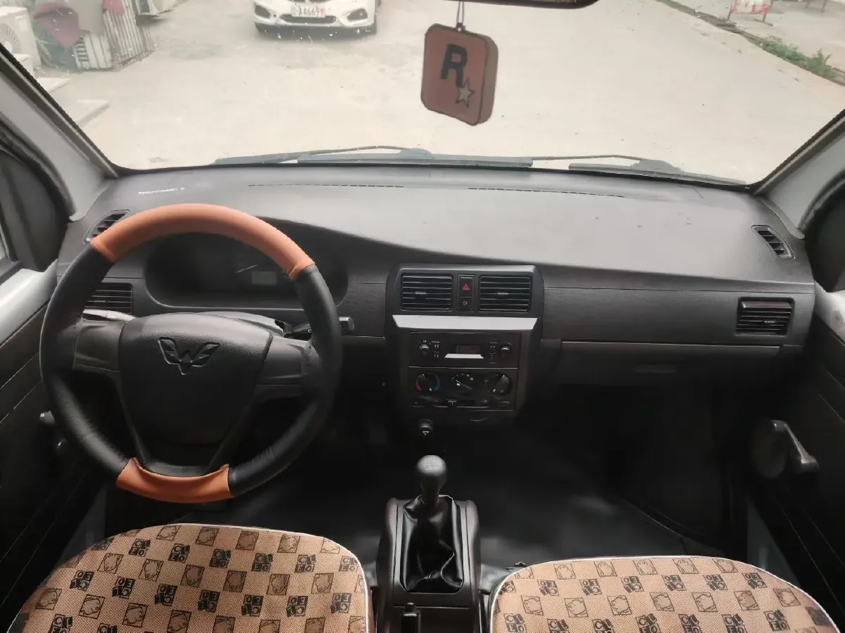 2019 WuLing RongGuang 1.5L 107HP L4 5MT,autocango,china used car exporter,china ev exporter,chinese used car exporter,chinese used ev exporter