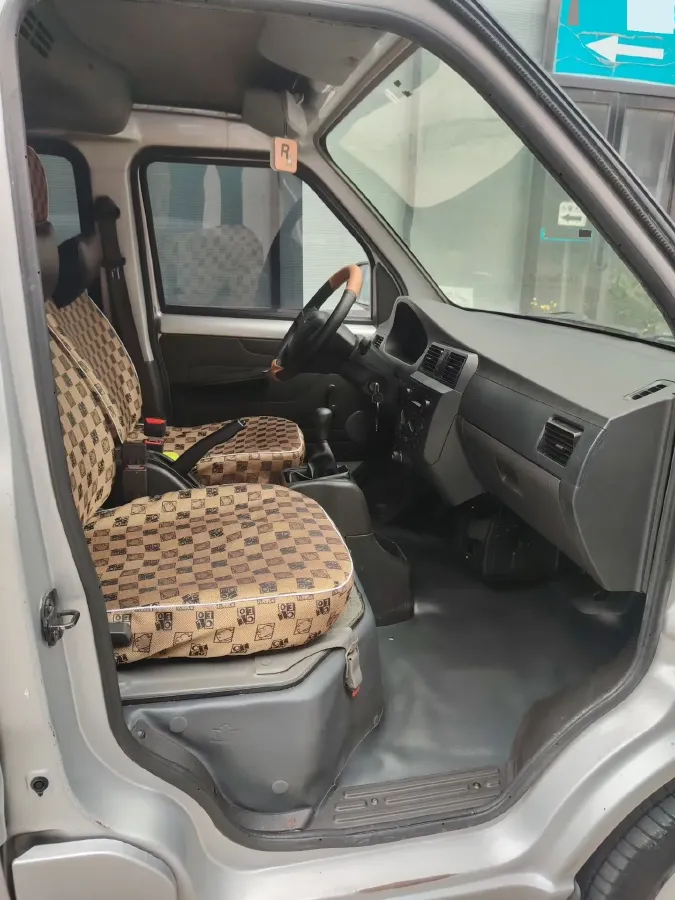 2019 WuLing RongGuang 1.5L 107HP L4 5MT,autocango,china used car exporter,china ev exporter,chinese used car exporter,chinese used ev exporter