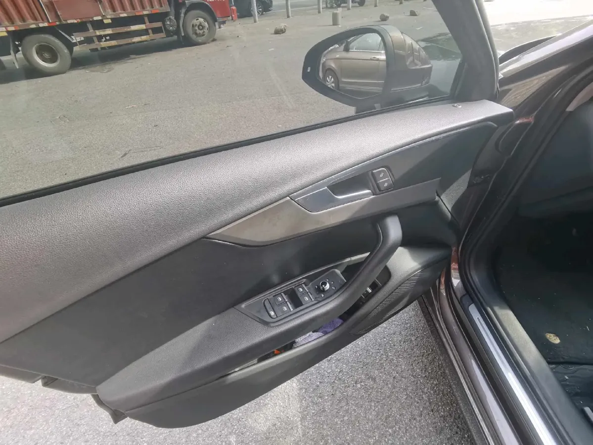 2019 Audi A4L 2.0T 190HP L4 7DCT,autocango,china used car exporter,china ev exporter,chinese used car exporter,chinese used ev exporter