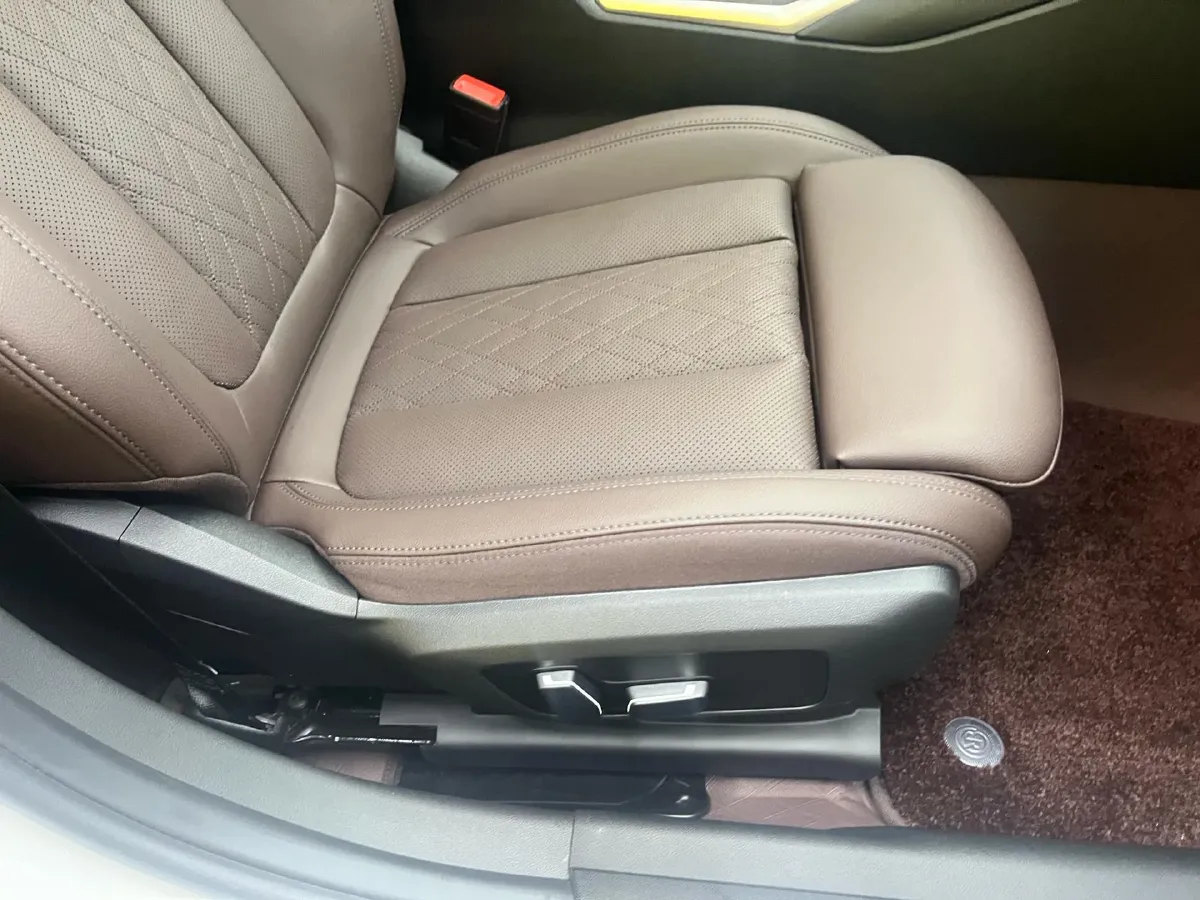2025 BMW 3 Series 2.0T 184HP L4 8AT,autocango,china used car exporter,china ev exporter,chinese used car exporter,chinese used ev exporter