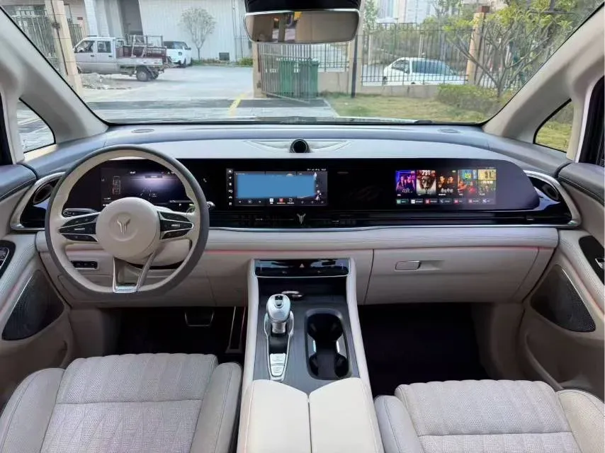 2022 Voyah Dream 1.5T 136HP L4 PHEV 25.57KWH,autocango,china used car exporter,china ev exporter,chinese used car exporter,chinese used ev exporter