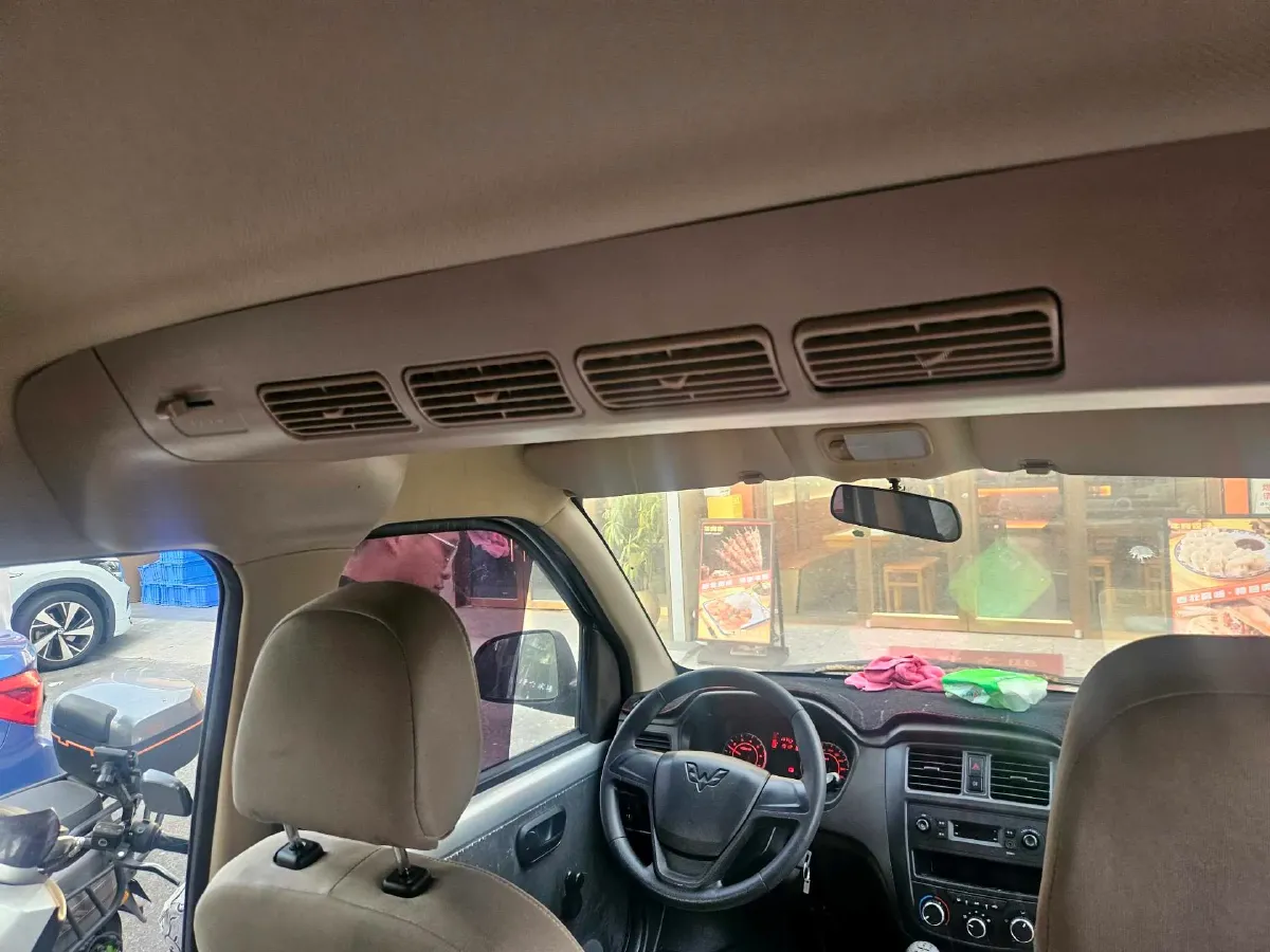 2023 WuLing RongGuang S 1.5L 102HP L4 5MT,autocango,china used car exporter,china ev exporter,chinese used car exporter,chinese used ev exporter