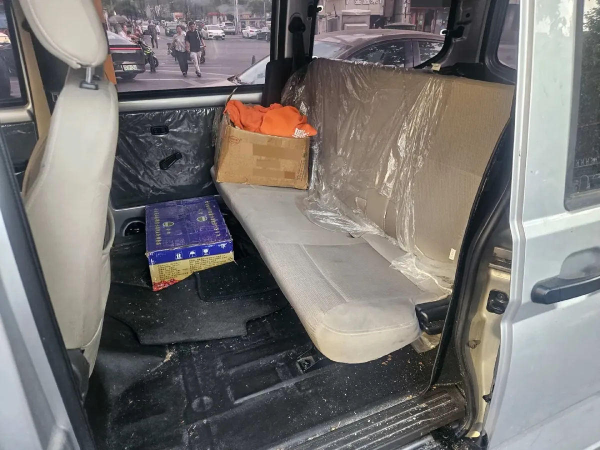 2023 WuLing RongGuang S 1.5L 102HP L4 5MT,autocango,china used car exporter,china ev exporter,chinese used car exporter,chinese used ev exporter