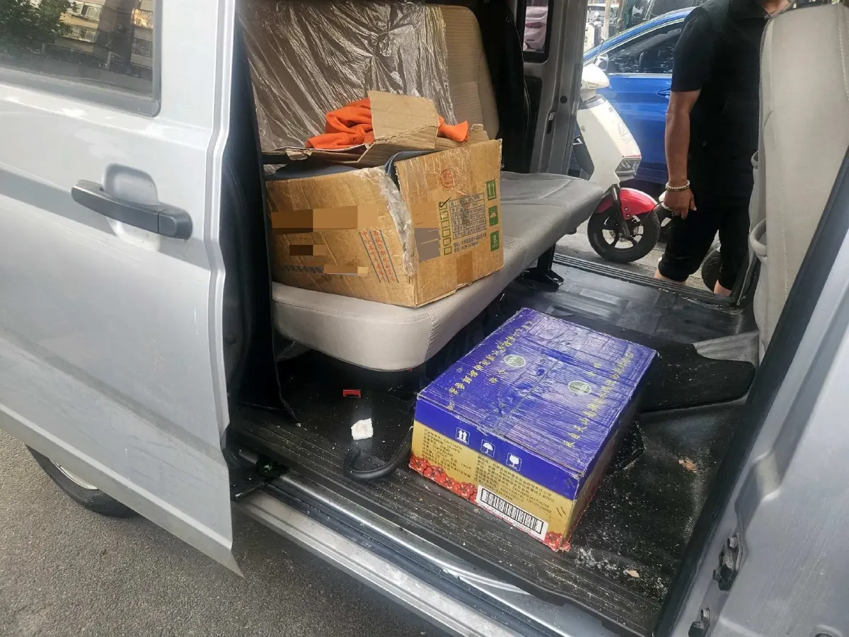 2023 WuLing RongGuang S 1.5L 102HP L4 5MT,autocango,china used car exporter,china ev exporter,chinese used car exporter,chinese used ev exporter