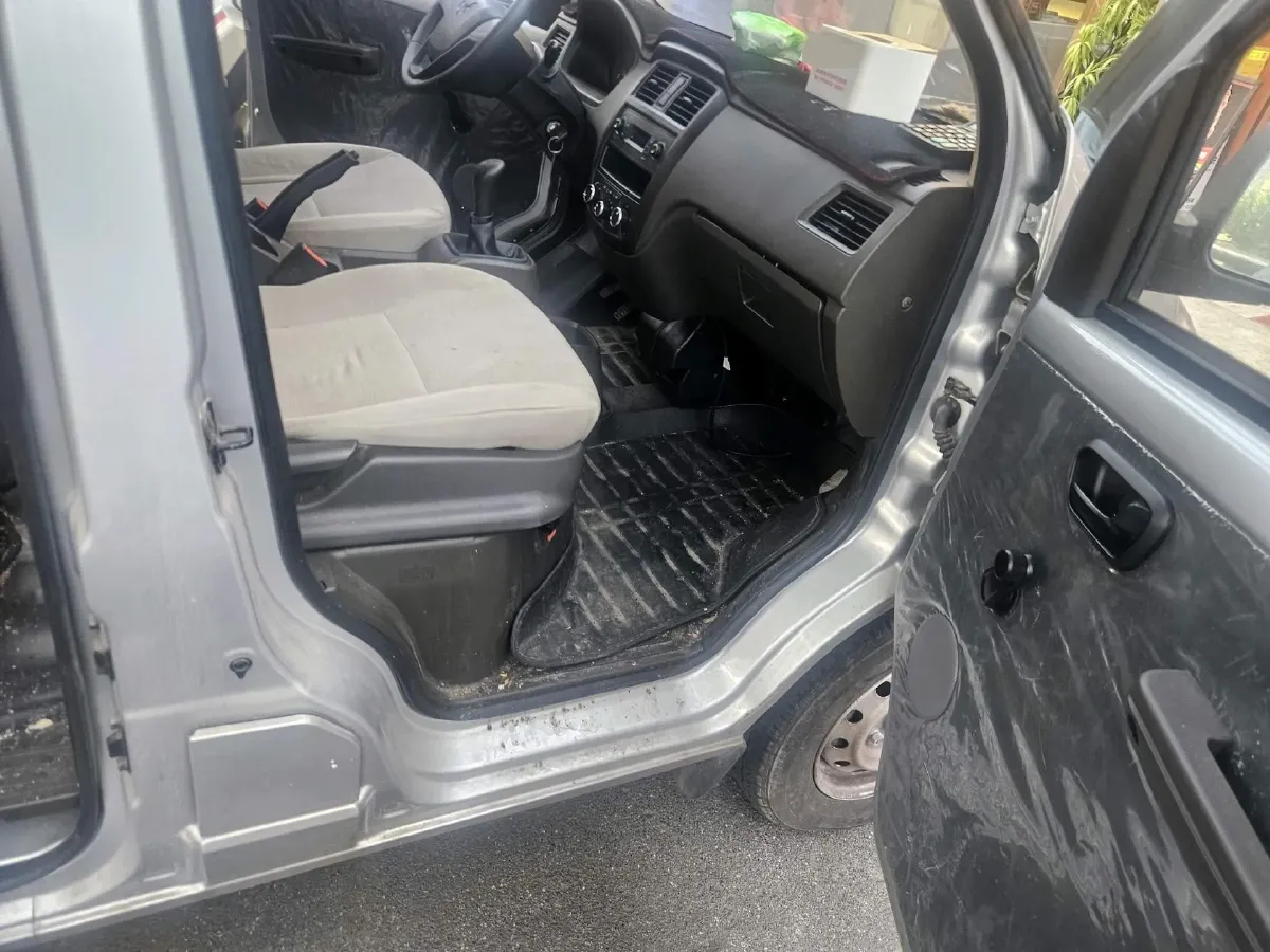 2023 WuLing RongGuang S 1.5L 102HP L4 5MT,autocango,china used car exporter,china ev exporter,chinese used car exporter,chinese used ev exporter