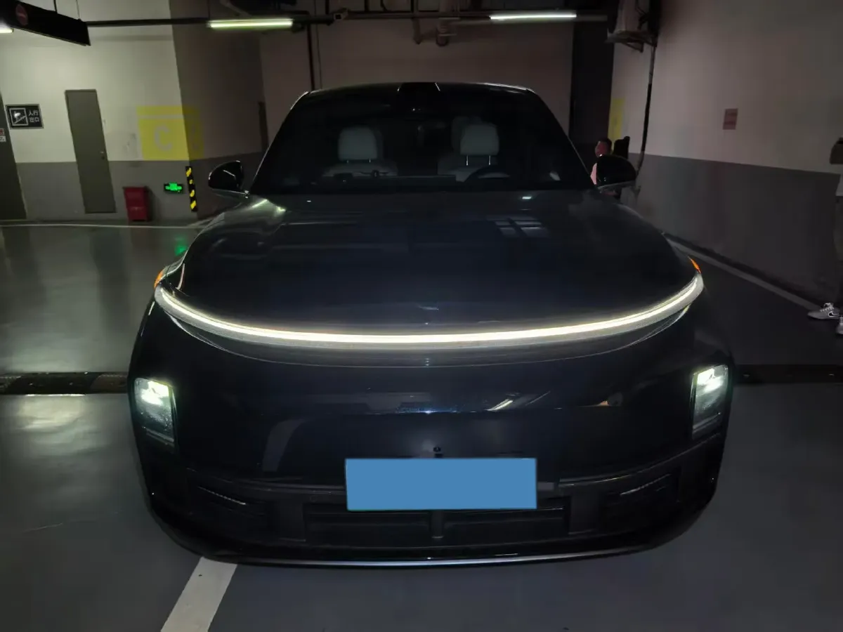 2025 Li L8 Range Extended 154HP REEV,autocango,china used car exporter,china ev exporter,chinese used car exporter,chinese used ev exporter