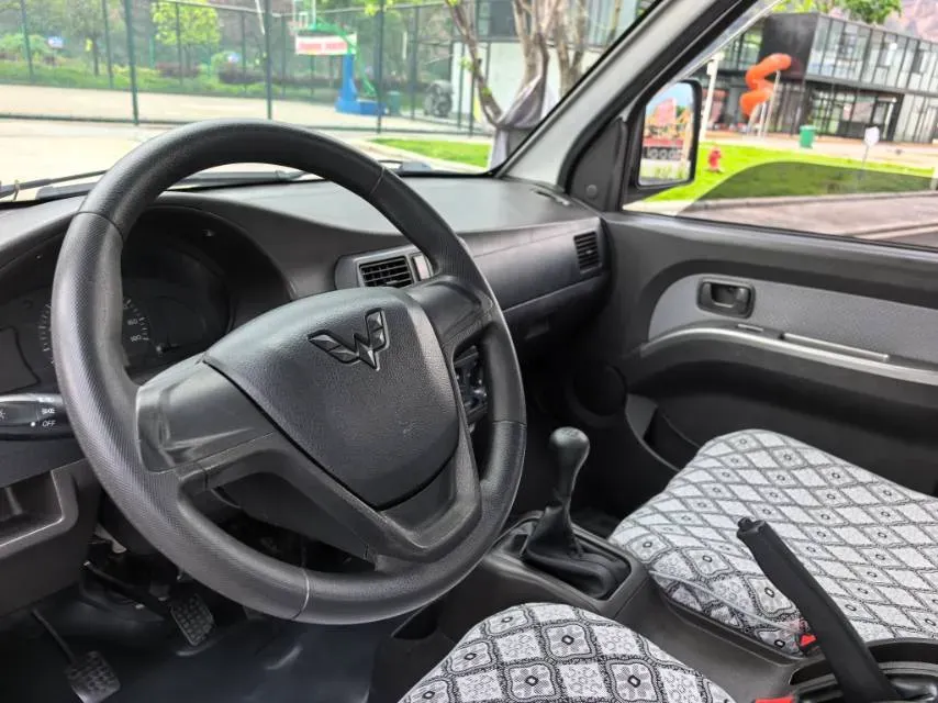 2021 WuLing RongGuang Mini Truck 1.5L 99HP L4 5MT,autocango,china used car exporter,china ev exporter,chinese used car exporter,chinese used ev exporter